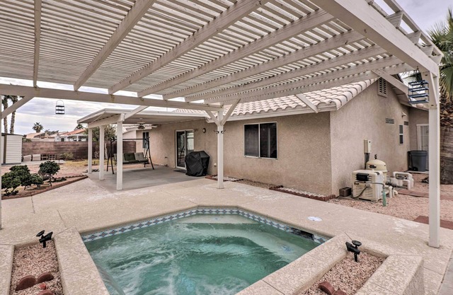 Fort Mohave Home w/Hot Tub: 4 Mi to CO River!