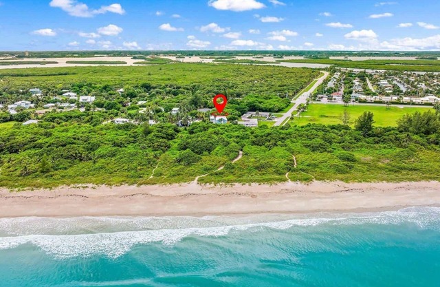 Fort Pierce Coastal Escape 2BD/2BA - Walk to Ocean