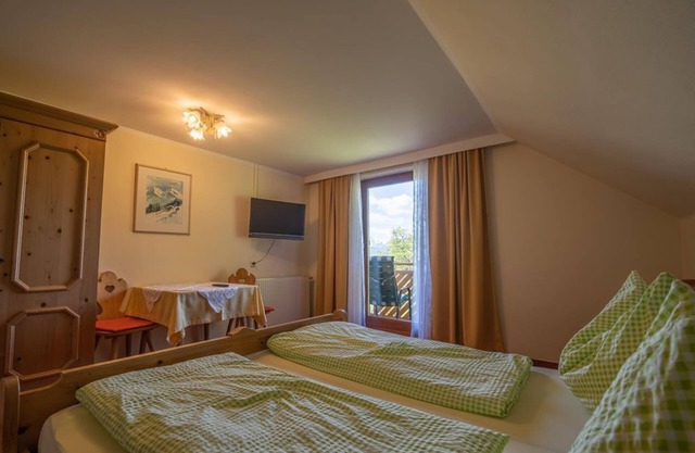 Four-bed room with shower, WC - Pension Moosgierler