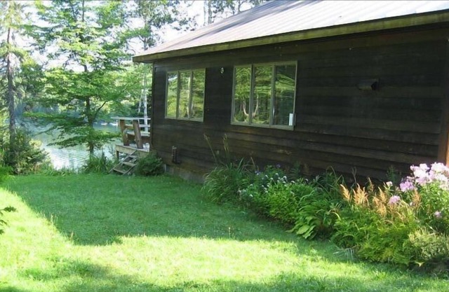 Four Bedroom Two Bath Greensboro Lakefront (257') House