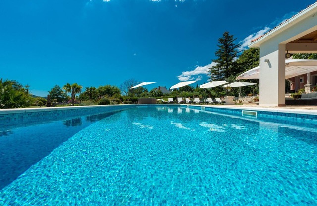 Four-Bedroom Villa with Terrace and Swimming Pool