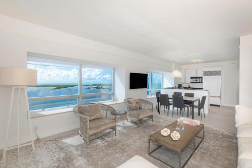 Four seasons Miami 2 Bedroom Oceanview Luxury Suite