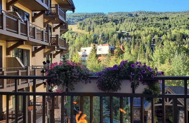 Four Seasons Vail - LABOR DAY 3 Bedroom in Four Seasons Private Residences
