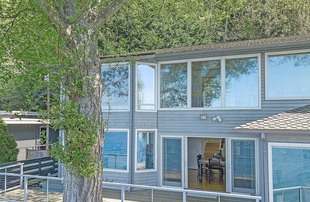 Four Stone Beach House Near Seattle, Vashon Island Washington