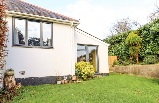 FOXGLOVE LODGE, family friendly, country holiday cottage in Downderry