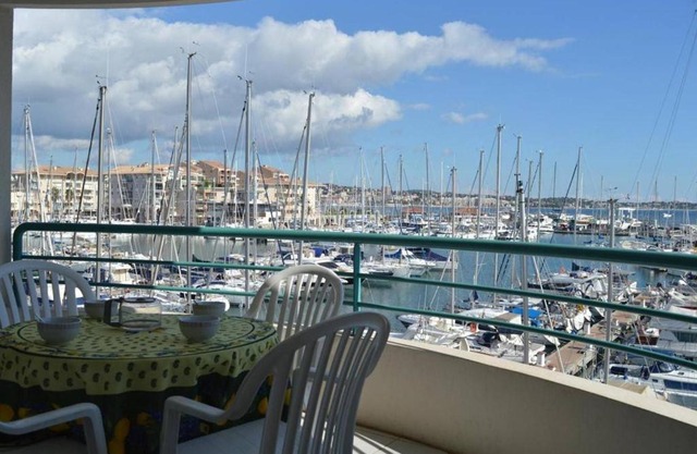 Fréjus: Appt 2P, 5 pers, Piscine, Plage à 150m, Parking, Animaux OK - FR-1-226A-357