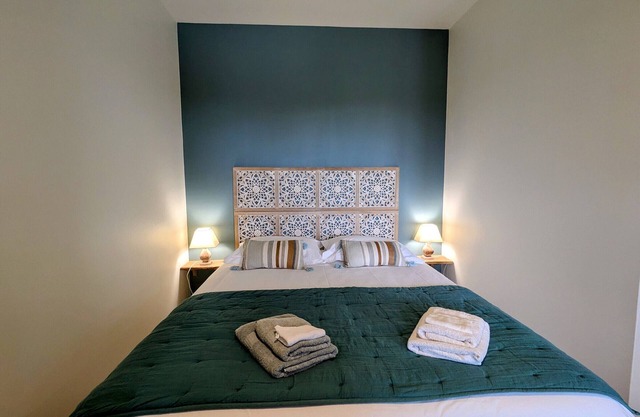 Cozy room with en-suite, access to heated pool and unlimited Wi-Fi
