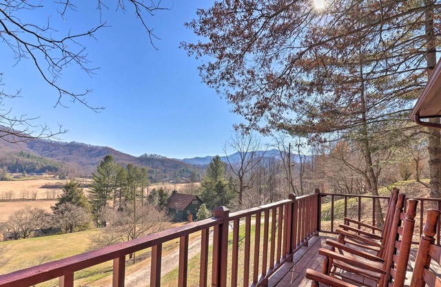 Franklin Family Home w/ 2 Decks & Fire Pit!