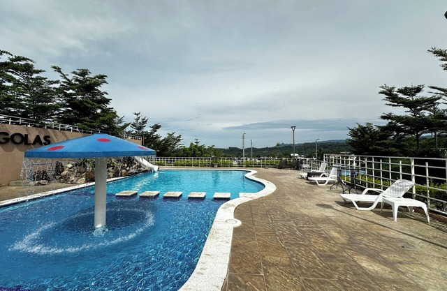 FREE AIRPORT PICK UP NOW! Casa bonita y acogedora con piscina en Zaragoza!