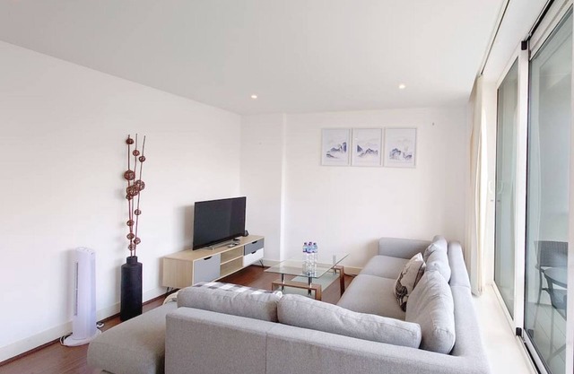 Free Parking: Two Bed Apartment in Beckton