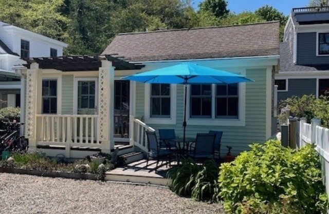 Freestanding West End Cottage on Private Lane near Beach w/Parking