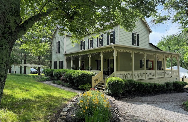 French Farmhouse-Leipers Fork- Countryside -Views!
