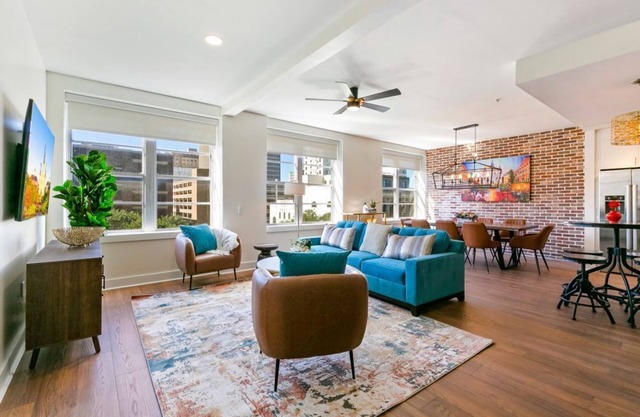 French Quarter Oasis: Spacious 4-Bedroom Condo