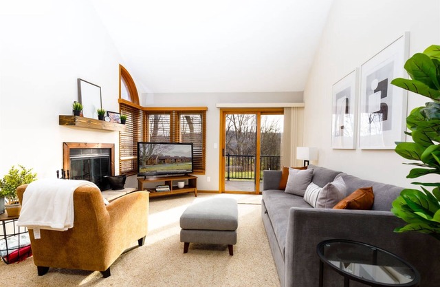 Fresh! 2BR Golf Villa w/King Beds, Dog-Friendly, Amenity Access, Near Trails