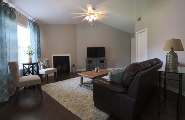 Fresh and Cozy- 2 bedrooms and 2 baths