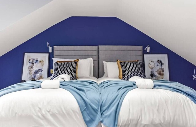 Fresh and Modern Flat - Sleeps 5