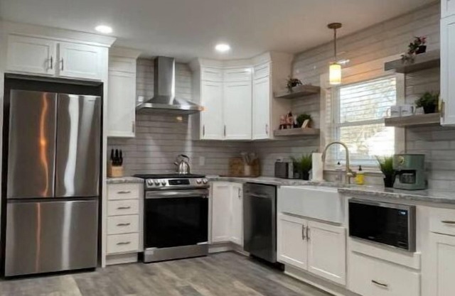 Freshly-remodeled, dog-friendly Westwood charmer!