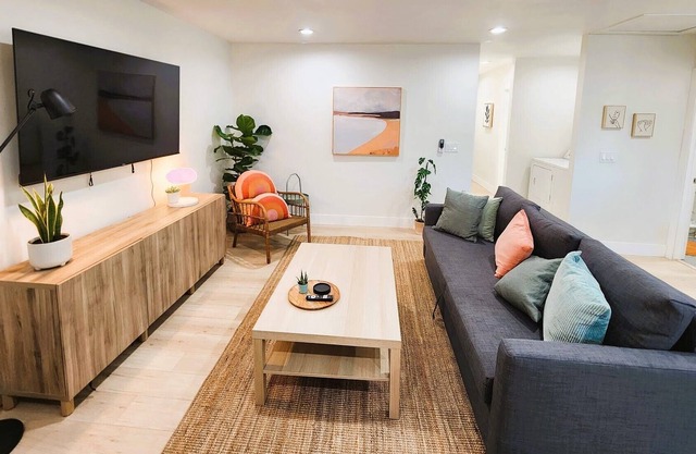 Freshly remodeled cozy home near Disneyland and hot attractions