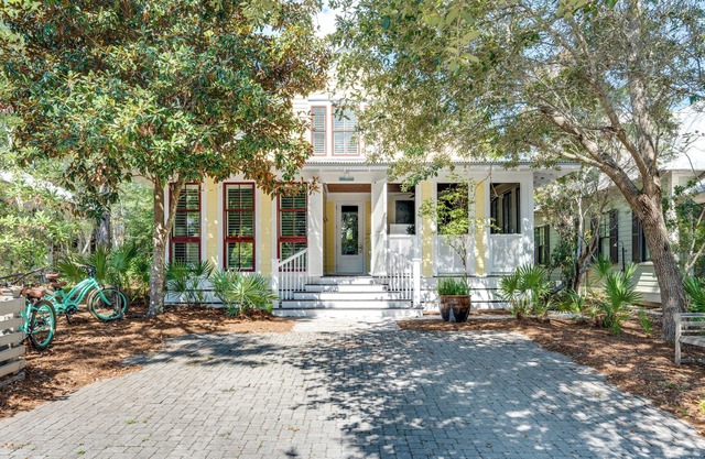Freshly Updated 4 Bedroom House- Easy Access to Tennis Courts