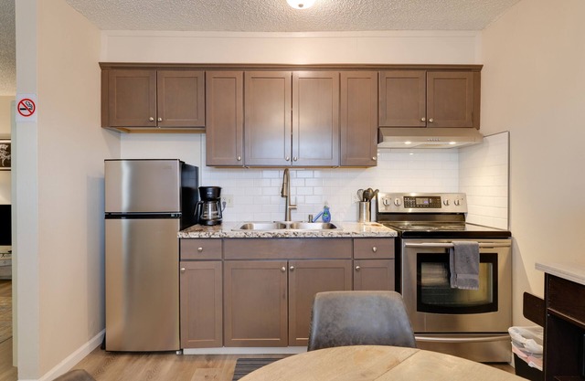 Fresno Apartment w/ Shared Grill & Dining Area