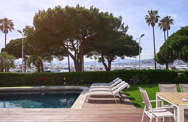 FRGK "Contemporary villa on the Croisette breathtaking sea view private pool
