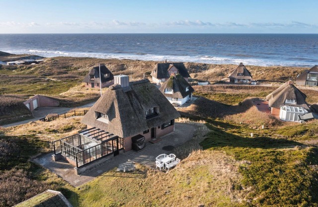 Friesen Hüs - Traditionelles Friesenhaus Unter Reet mit Meerblick