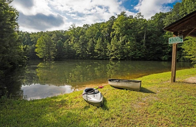 Frog Pond Hollow Lodge Private pool*private lake