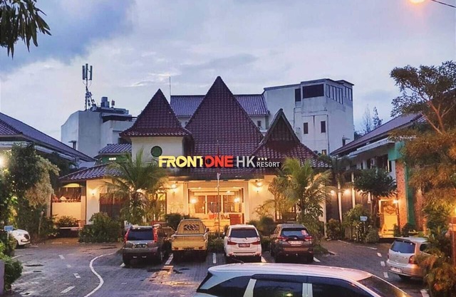 Front One HK Resort Semarang