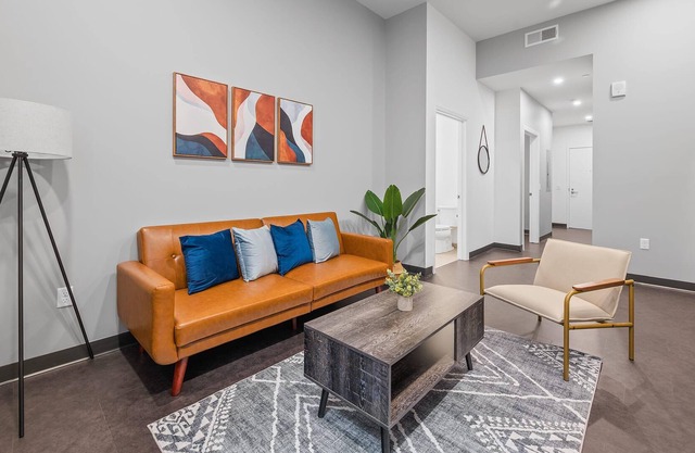 Frontdesk | Chic 1 BR Downtown
