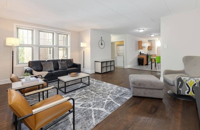Frontdesk | Spacious 3 BR Apt near Jackson Park