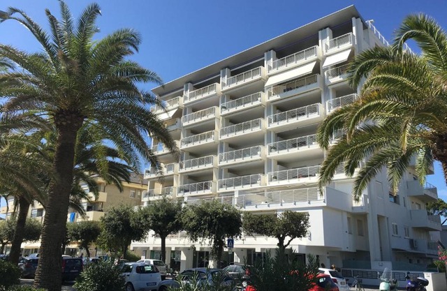FRONTE MARE-CENTRALE-Riviera Palace-Giulianova-Apartment-affitti solo da Sabato a Sabato