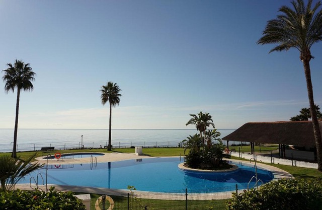 Frontline Beach ground floor with privet garden, Mi Capricho 16