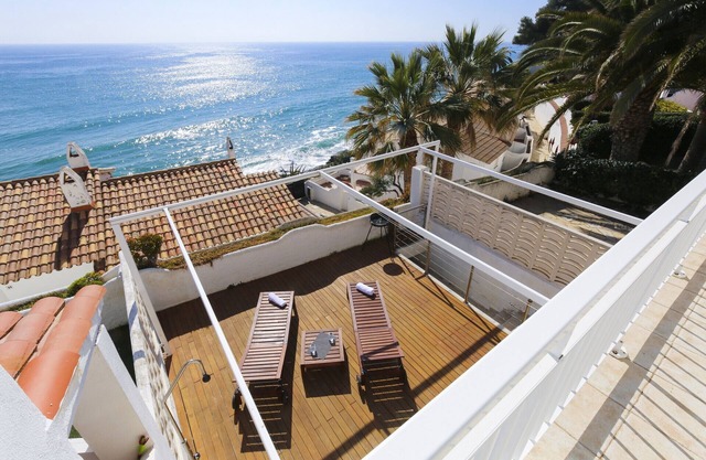 FRONTSEA Terraced House Only Families