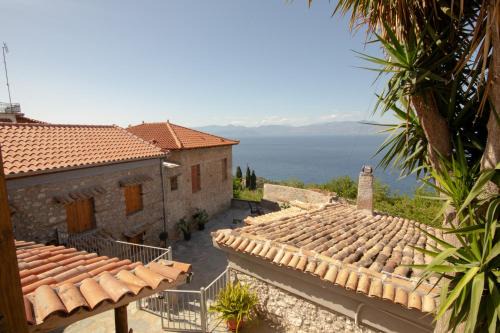 Fteri Stone House in Platanos, Akrata