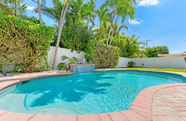 FTL dream home - pool - Game room