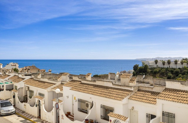 Fuengirola Sea View Apartment–Pool, Tennis & Beach
