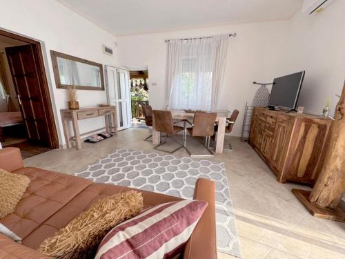 Full 2BDR Garden House near to Downtown Metro Free Parking