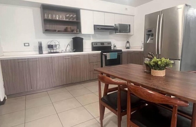 Full Apartment Close to USAC - 3 Bedrooms