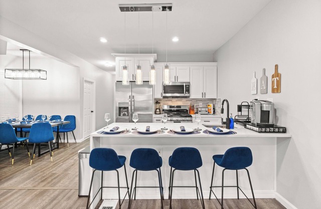 Full House, 7 Bedrooms, 9 Beds, 4 Bathrooms Close to NYC & EWR