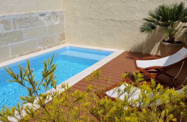 FULL HOUSE IN THE CITY CENTER WITH POOL AND GARAGE CLASSIFIED 4 STARS