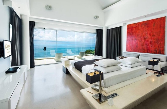 Full kitchen facilities and a living room & Beach View