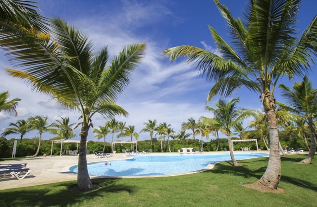 Fully Equipped Apartment Overlooking Golf Course at Luxury Beach Resort