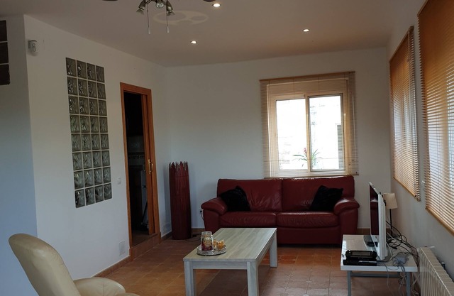 Fully furnished apartment in a quiet residential area in a mountainous area with views of Malaga