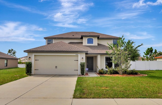 Fully-furnished and Spacious House in Tavares, FL