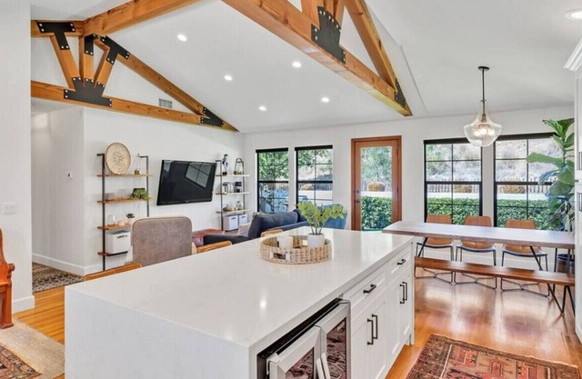 Fully Remodeled Mid Century Modern 3/2 Home