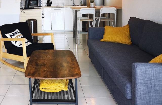 Fully renovated, modern and elegant T2 Fully equipped Quiet location Free parking