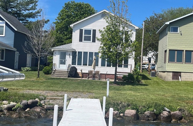 Fully renovated lake front homenon Delavan’s North Shore