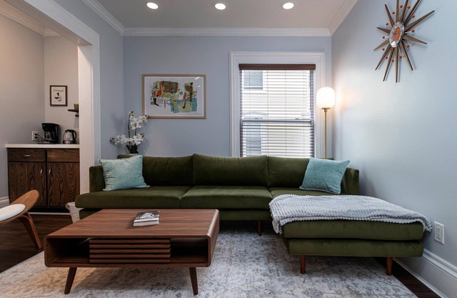 Fully Stocked Kitchen, AC, Wi-Fi, W/D, Near Baseball and Walk to Downtown