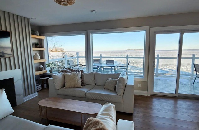 Fun & sun waterfront with sauna, hot tub and slide