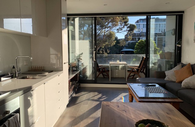 Funky pad in the golden pocket of Collingwood.